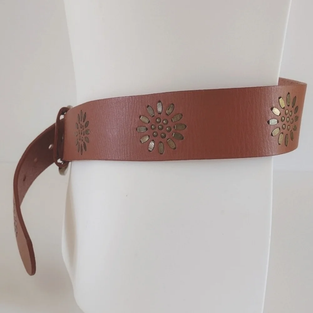 *Linea Pelle metal accented leather belt M